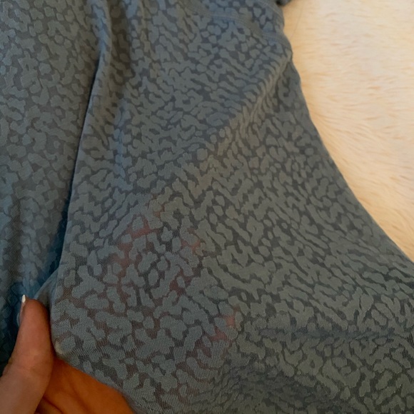 Lululemon loop around t-shirt - Picture 4 of 4